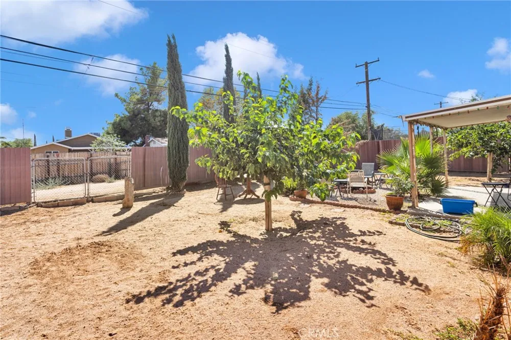 16165 Pine Hesperia, CA 92345