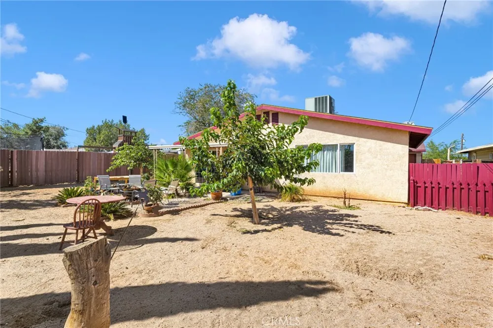 16165 Pine Hesperia, CA 92345