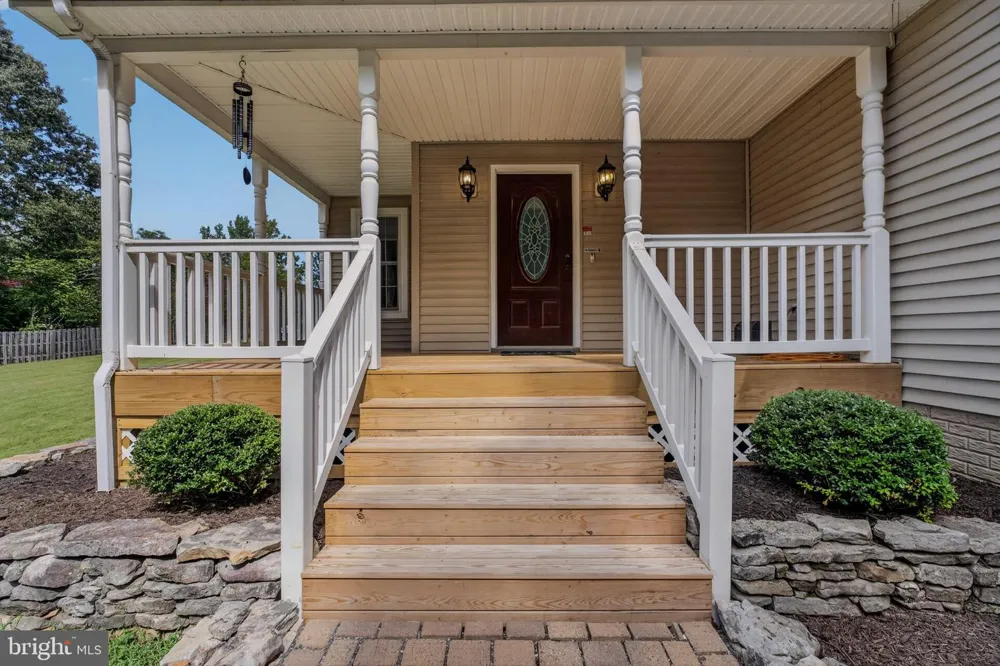 8115 OAK WOOD DRIVE King George, VA 22485