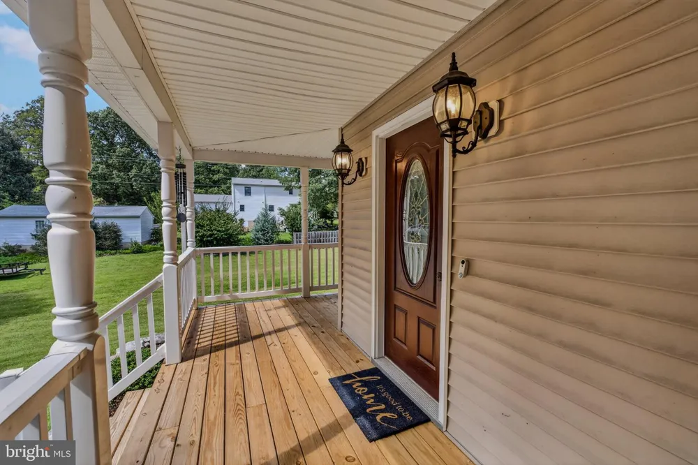 8115 OAK WOOD DRIVE King George, VA 22485