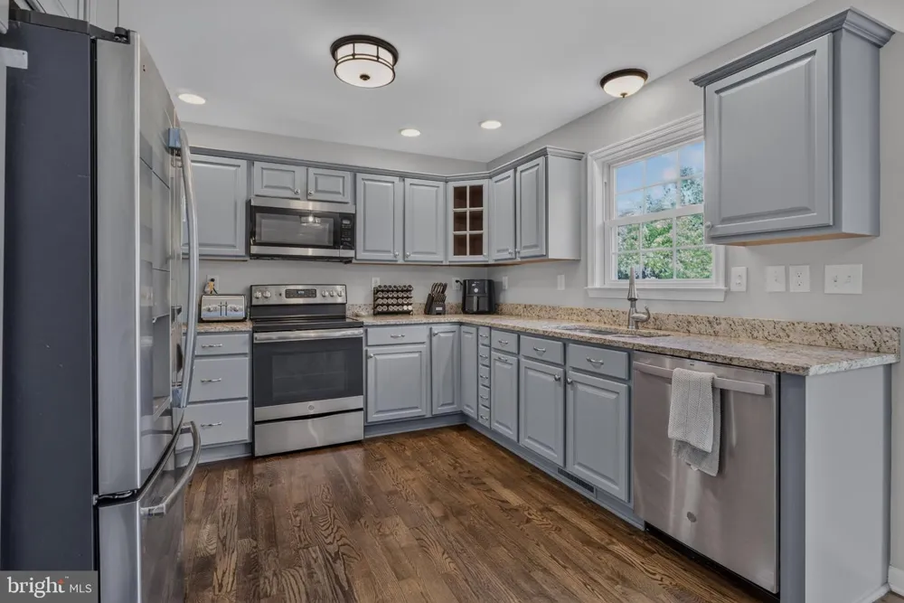 8115 OAK WOOD DRIVE King George, VA 22485