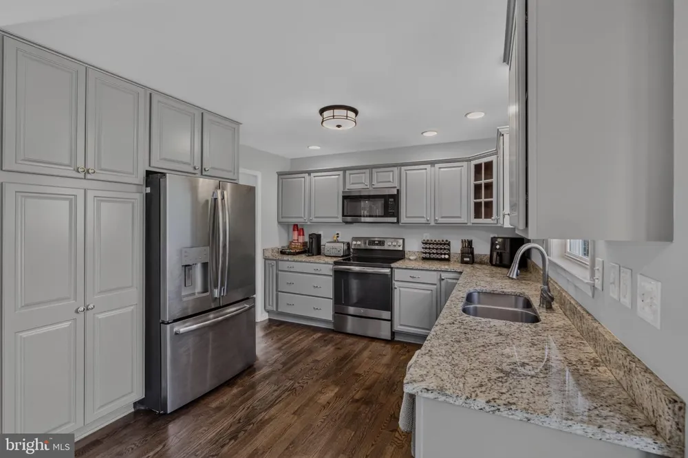 8115 OAK WOOD DRIVE King George, VA 22485