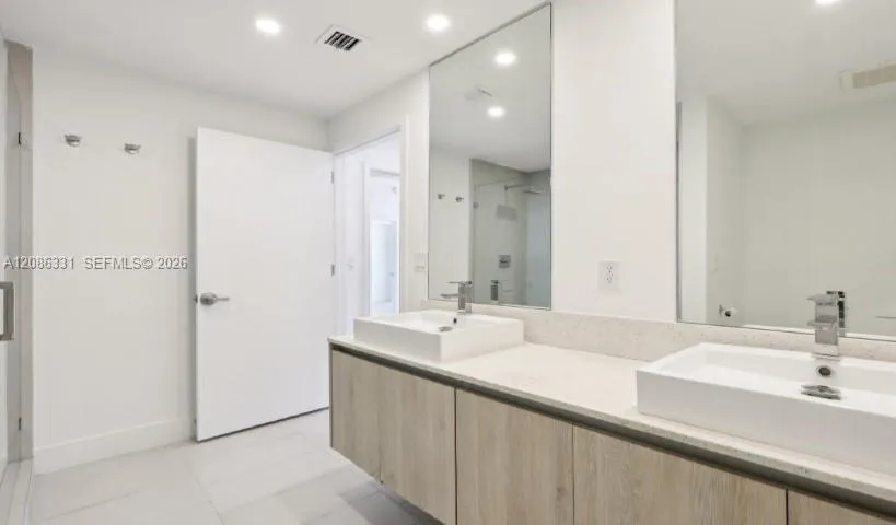 13800 Highland Dr #PH02 North Miami Beach, FL 33181