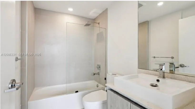13800 Highland Dr #PH02 North Miami Beach, FL 33181