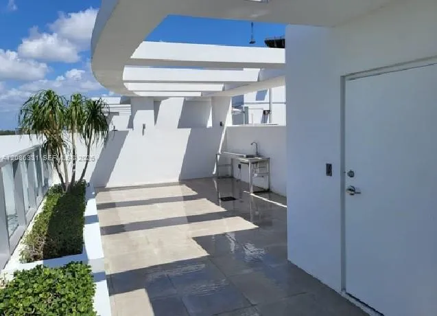 13800 Highland Dr #PH02 North Miami Beach, FL 33181