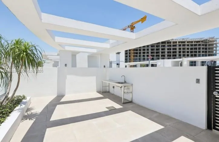 13800 Highland Dr #PH02 North Miami Beach, FL 33181