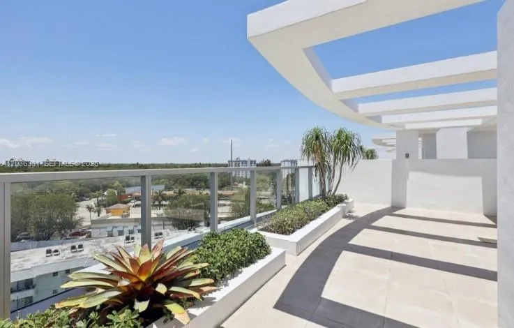 13800 Highland Dr #PH02 North Miami Beach, FL 33181