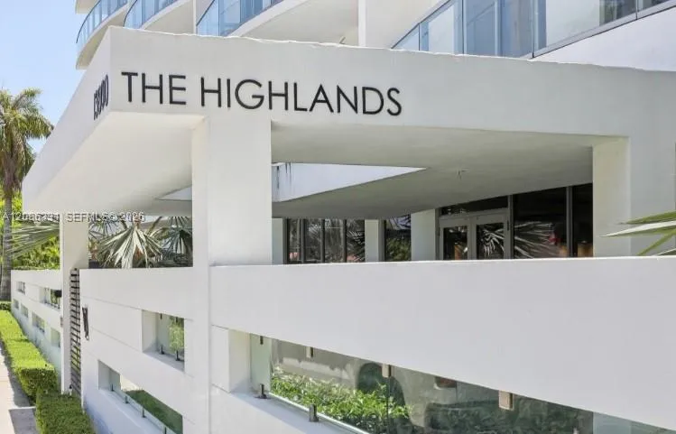 13800 Highland Dr #PH02 North Miami Beach, FL 33181