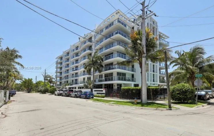 13800 Highland Dr #PH02 North Miami Beach, FL 33181