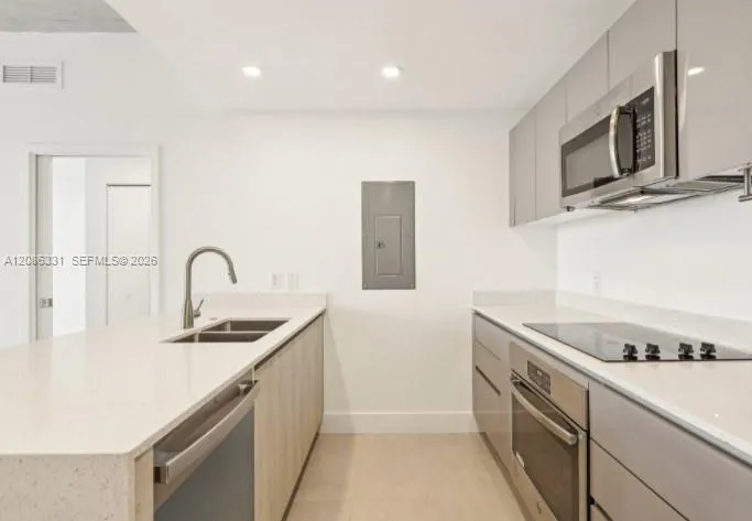 13800 Highland Dr #PH02 North Miami Beach, FL 33181