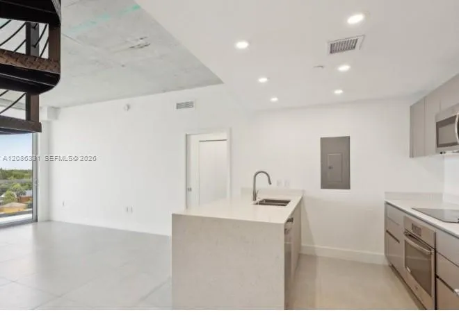 13800 Highland Dr #PH02 North Miami Beach, FL 33181