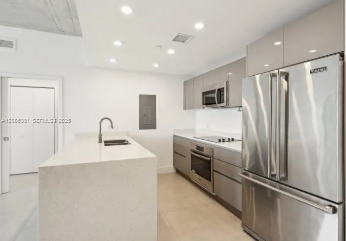 13800 Highland Dr #PH02 North Miami Beach, FL 33181
