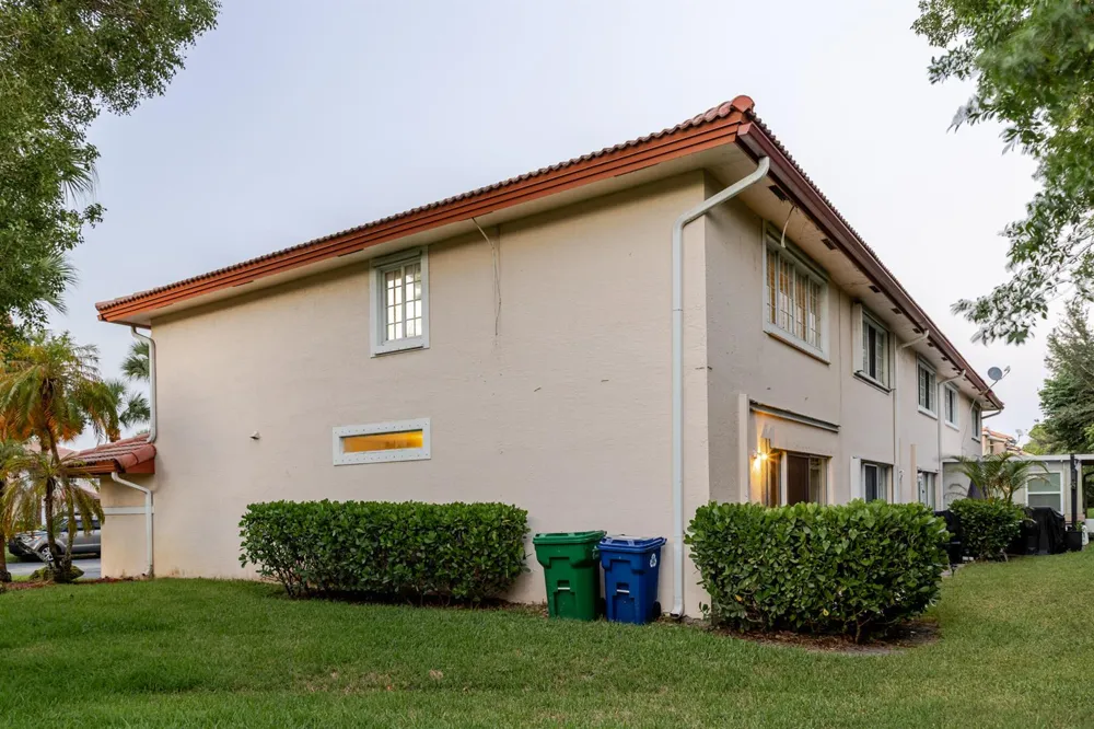 8956 NW 38TH DRIVE Coral Springs, FL 33065