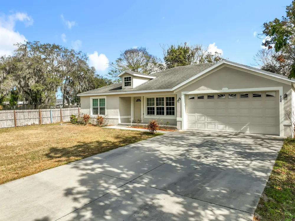 608 MASTERS AVENUE Wildwood, FL 34785