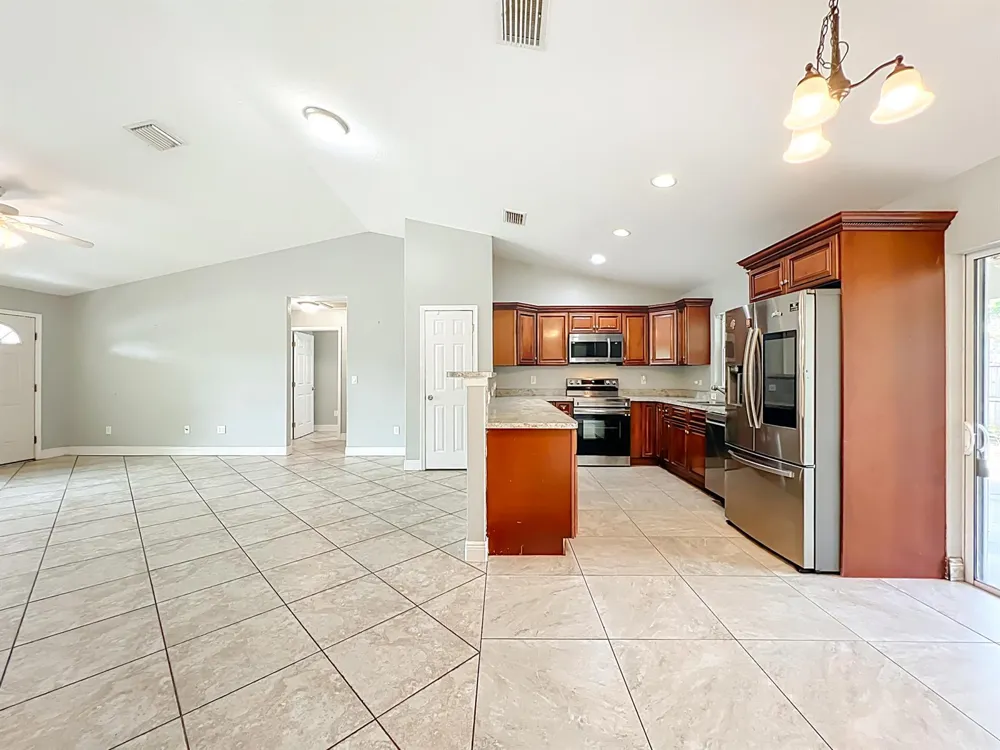 608 MASTERS AVENUE Wildwood, FL 34785