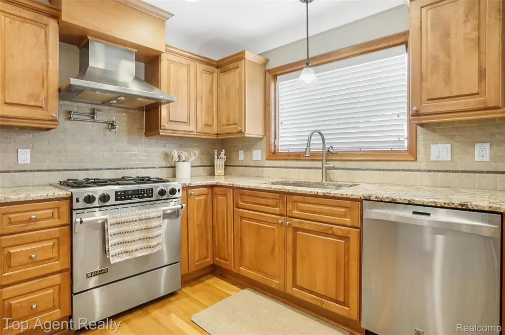 555 Selfridge Boulevard Clawson City, MI 48017