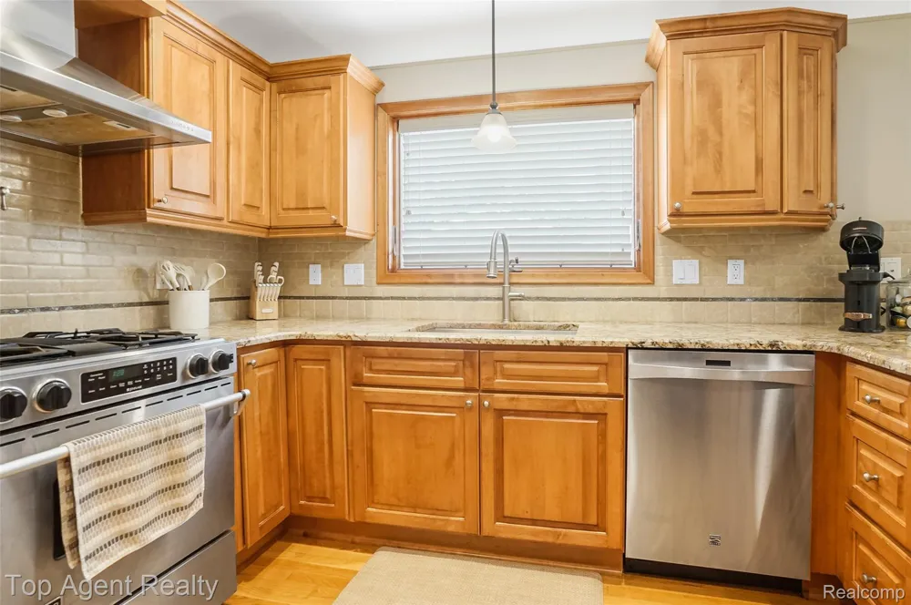 555 Selfridge Boulevard Clawson City, MI 48017