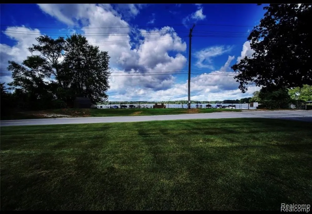 8365 Pontiac Lake Road #12 White Lake Charter Township, MI 48386