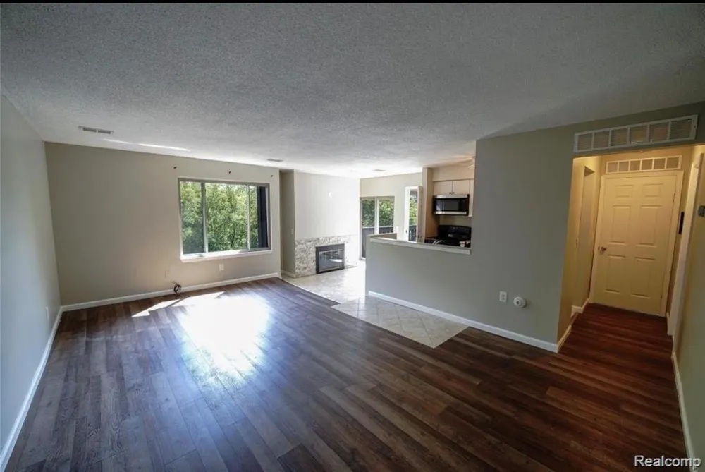 8365 Pontiac Lake Road #12 White Lake Charter Township, MI 48386