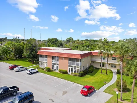 96 SPRING LAKE DRIVE #205