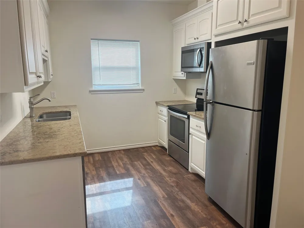 1843 Caroline Lane Sealy, TX 77474