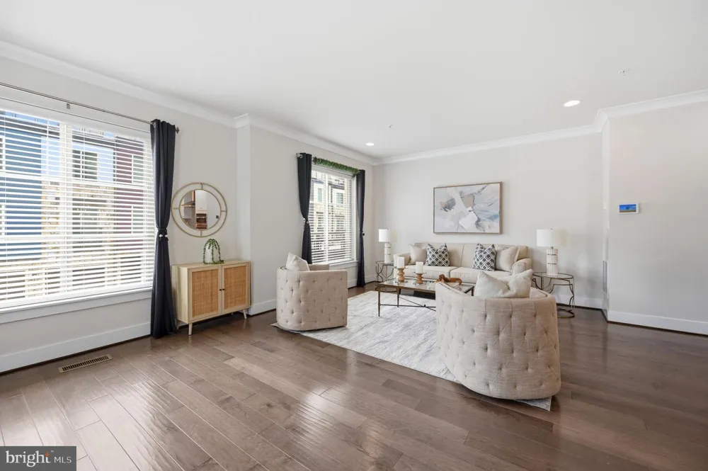 2874 LOWEN ROAD Alexandria, VA 22303