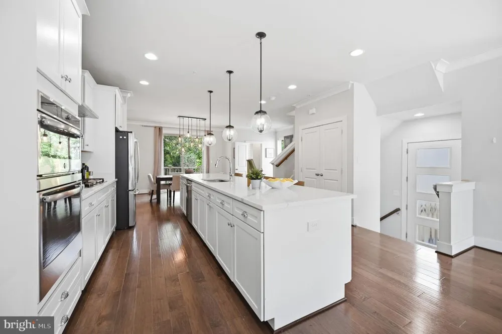 2874 LOWEN ROAD Alexandria, VA 22303
