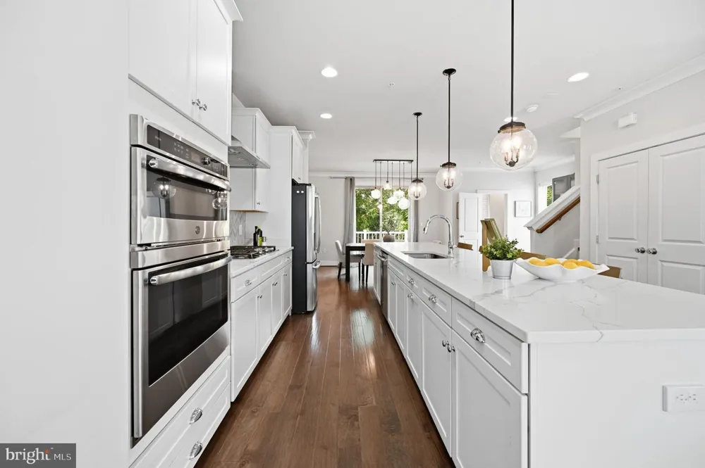 2874 LOWEN ROAD Alexandria, VA 22303