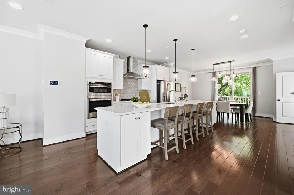 2874 LOWEN ROAD Alexandria, VA 22303