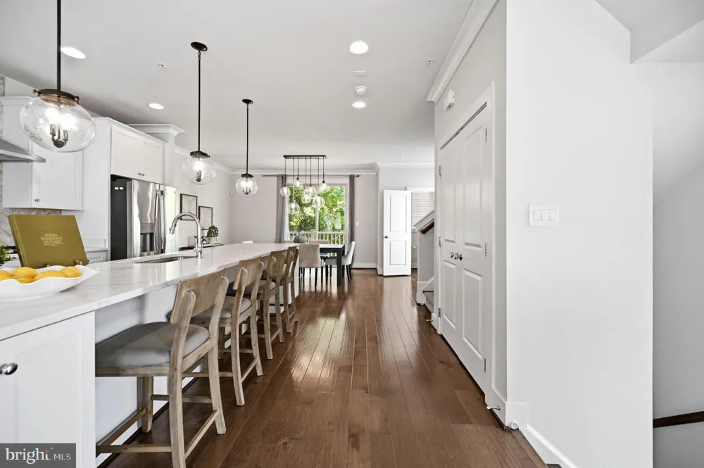 2874 LOWEN ROAD Alexandria, VA 22303