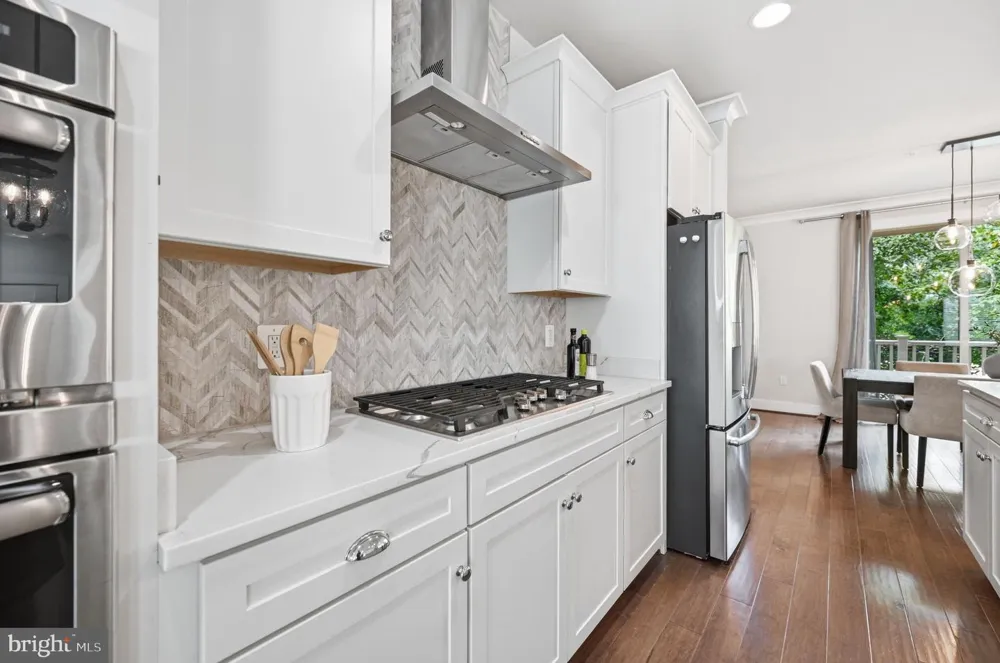 2874 LOWEN ROAD Alexandria, VA 22303