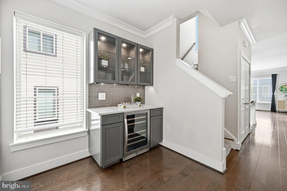 2874 LOWEN ROAD Alexandria, VA 22303