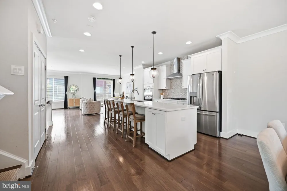 2874 LOWEN ROAD Alexandria, VA 22303