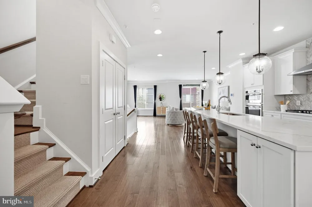 2874 LOWEN ROAD Alexandria, VA 22303
