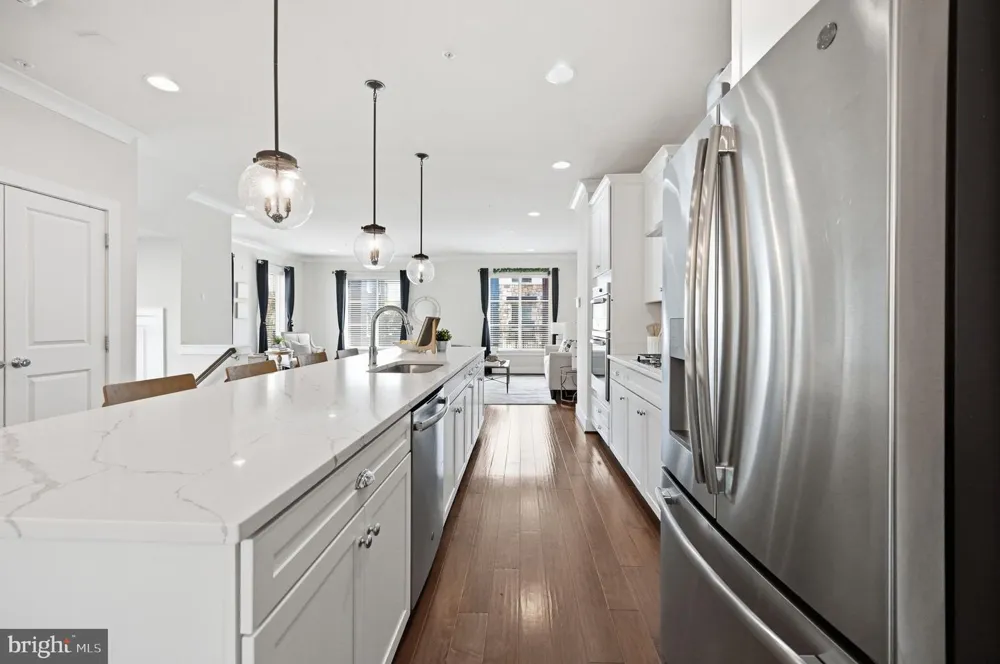 2874 LOWEN ROAD Alexandria, VA 22303