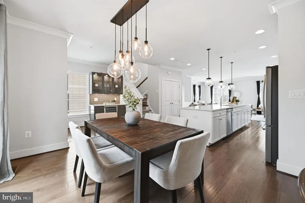 2874 LOWEN ROAD Alexandria, VA 22303