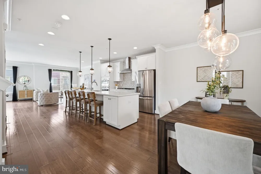 2874 LOWEN ROAD Alexandria, VA 22303