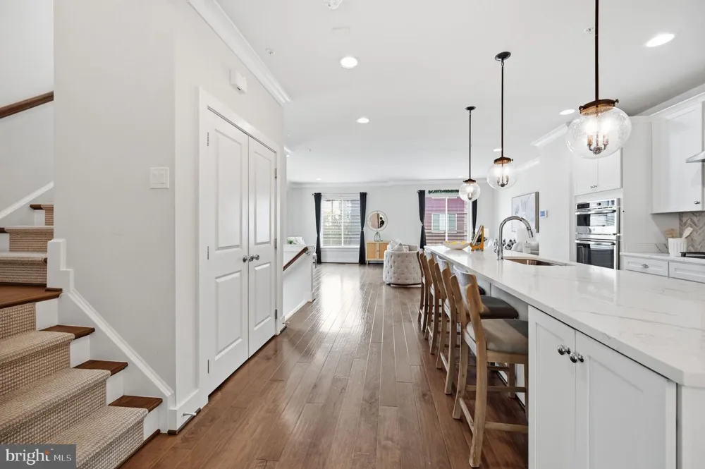 2874 LOWEN ROAD Alexandria, VA 22303