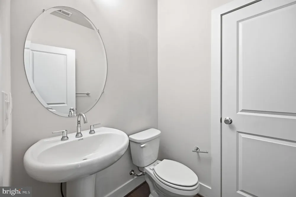 2874 LOWEN ROAD Alexandria, VA 22303