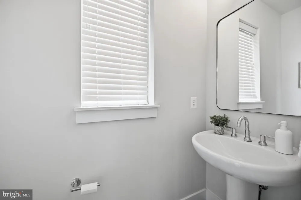 2874 LOWEN ROAD Alexandria, VA 22303