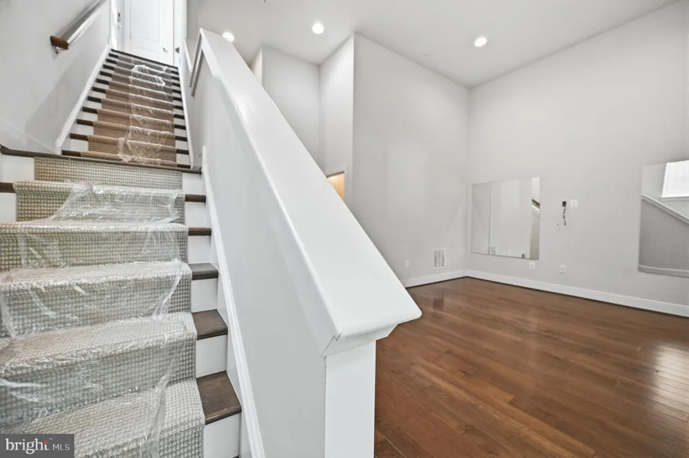 2874 LOWEN ROAD Alexandria, VA 22303