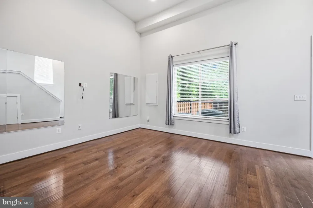 2874 LOWEN ROAD Alexandria, VA 22303