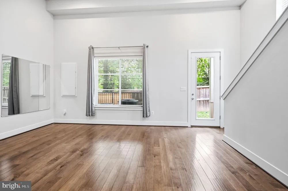 2874 LOWEN ROAD Alexandria, VA 22303
