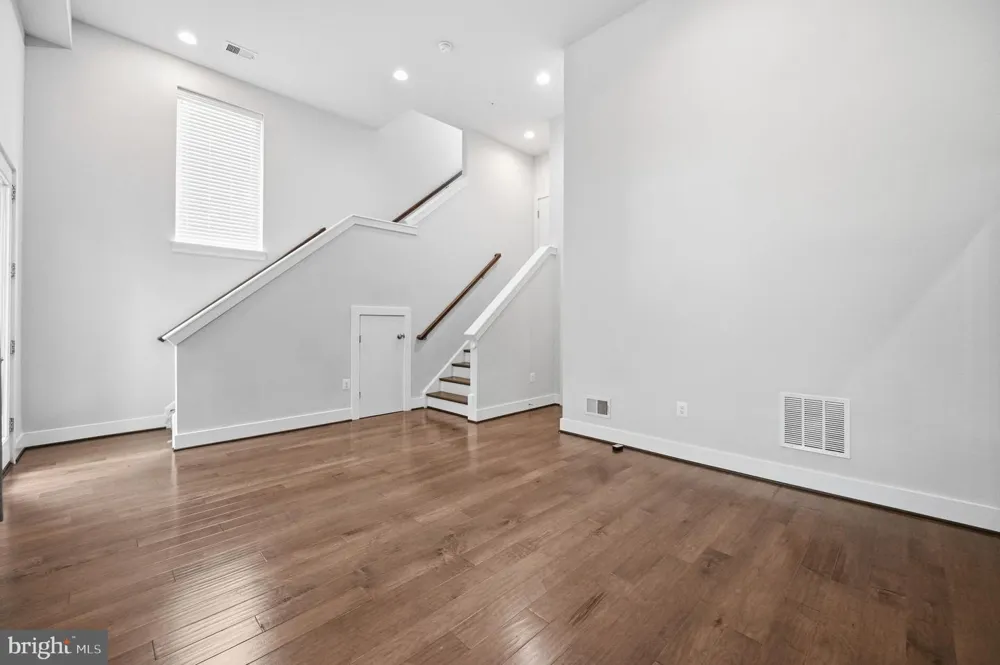 2874 LOWEN ROAD Alexandria, VA 22303