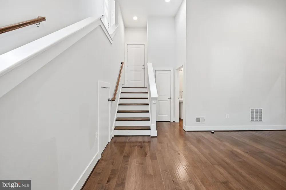 2874 LOWEN ROAD Alexandria, VA 22303