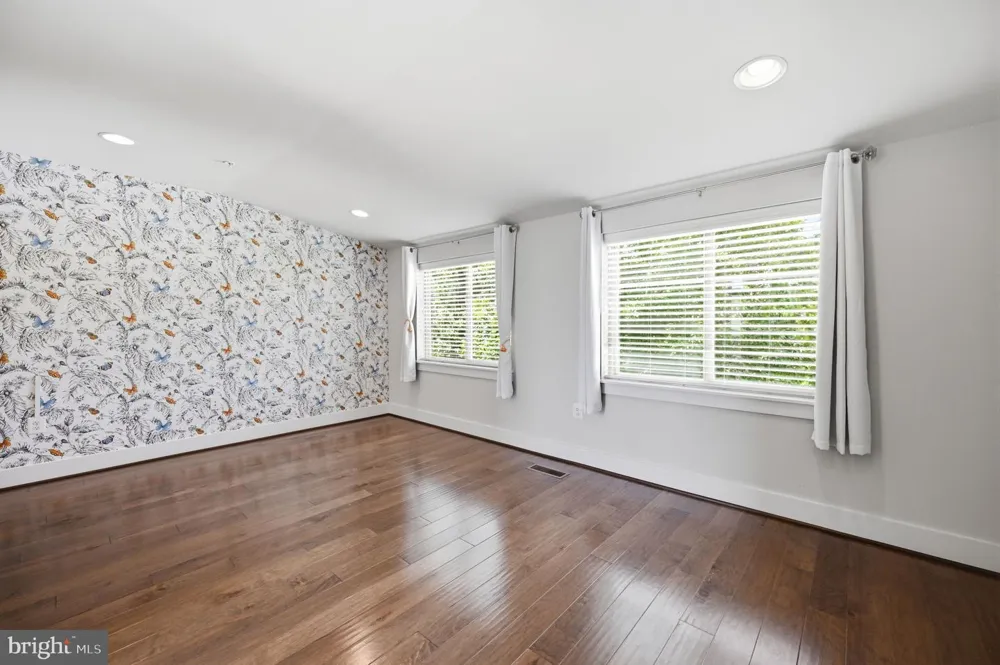 2874 LOWEN ROAD Alexandria, VA 22303