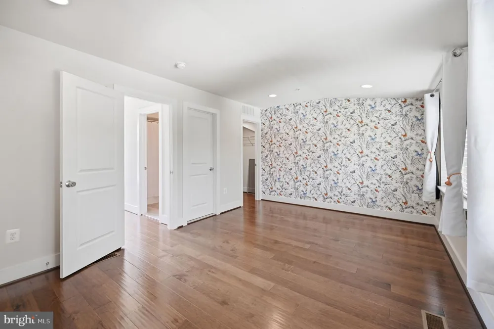 2874 LOWEN ROAD Alexandria, VA 22303