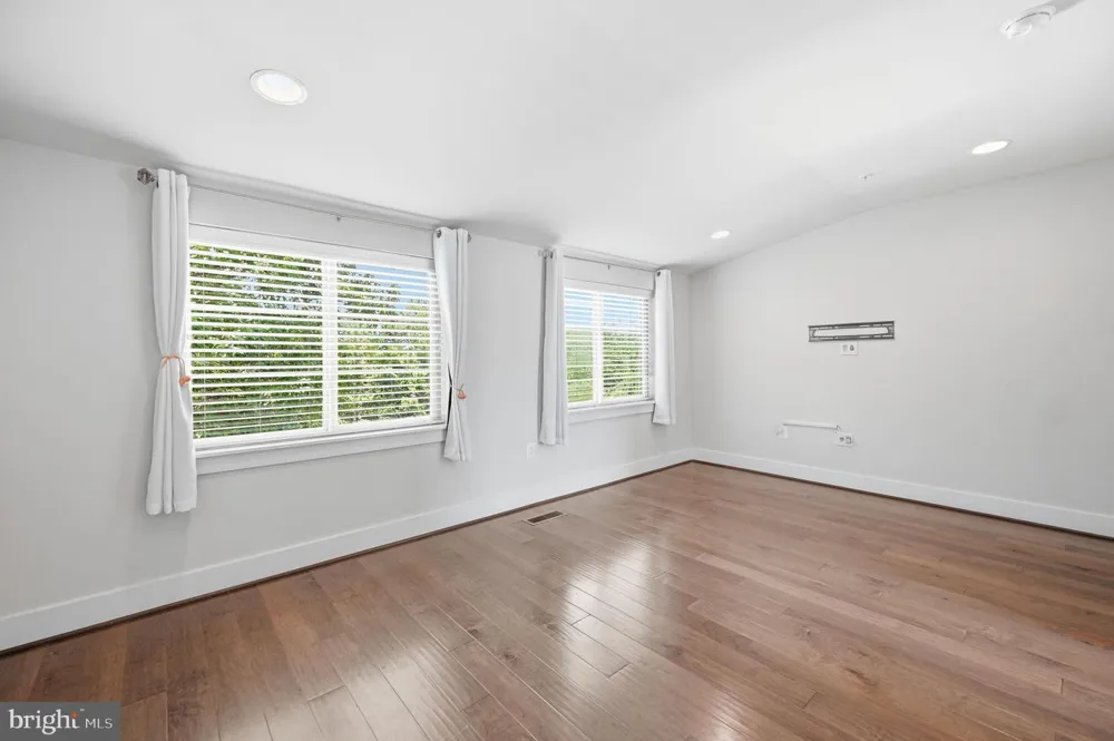 2874 LOWEN ROAD Alexandria, VA 22303