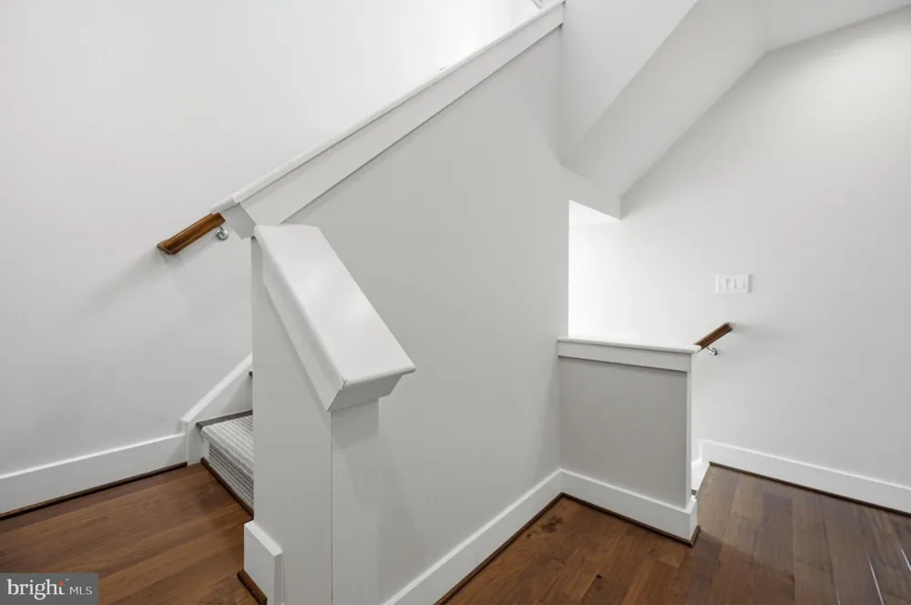2874 LOWEN ROAD Alexandria, VA 22303