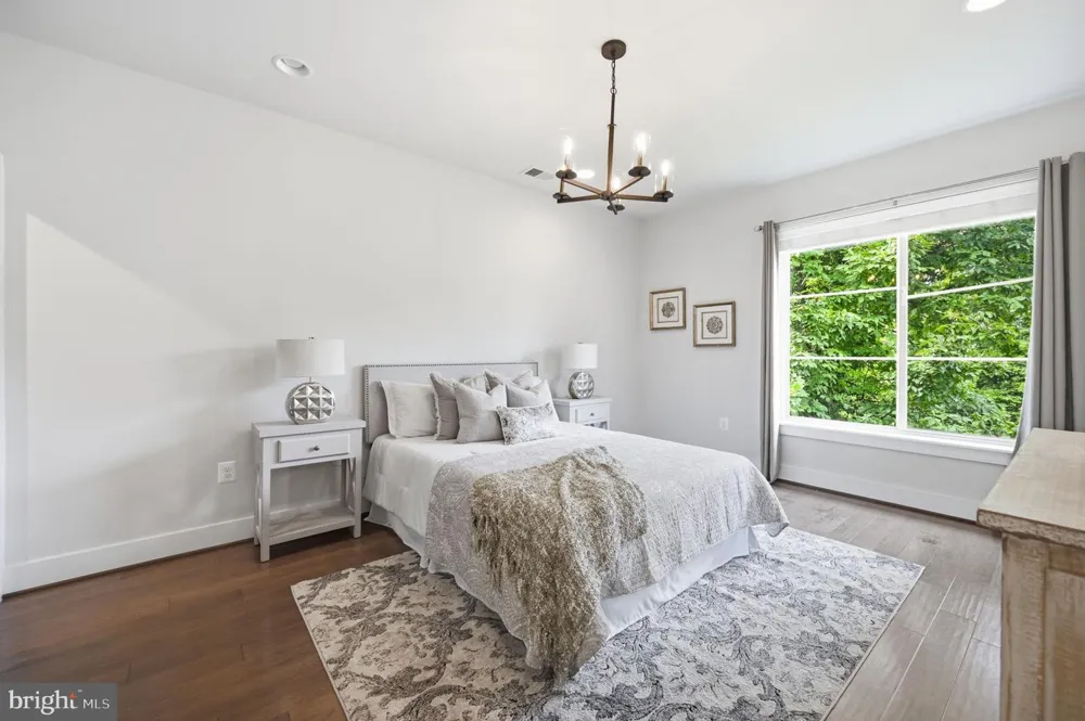 2874 LOWEN ROAD Alexandria, VA 22303